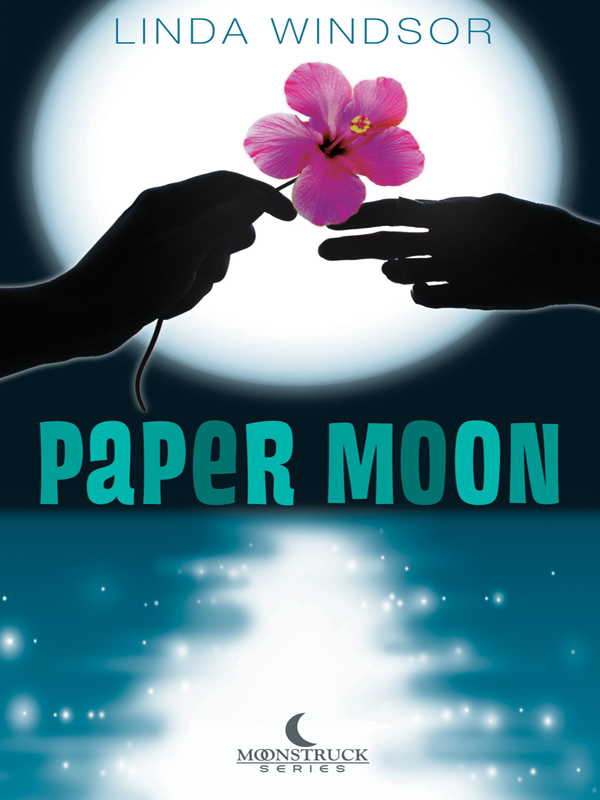 Paper Moon (2010) by Linda Windsor